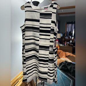 Vince Camuto Sleeveless Shift Dress Summer Splash Black and White Sz 14 NWT